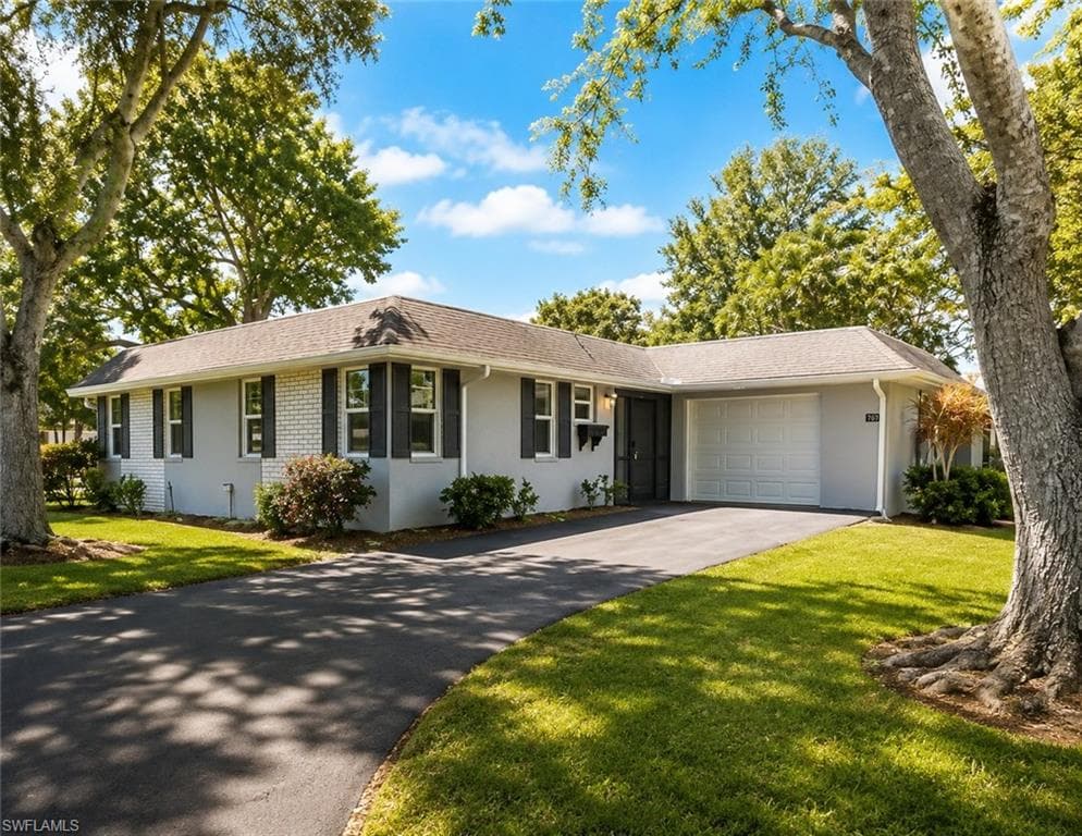 225 Georgetown BLVD 25 NAPLES, FL 34112