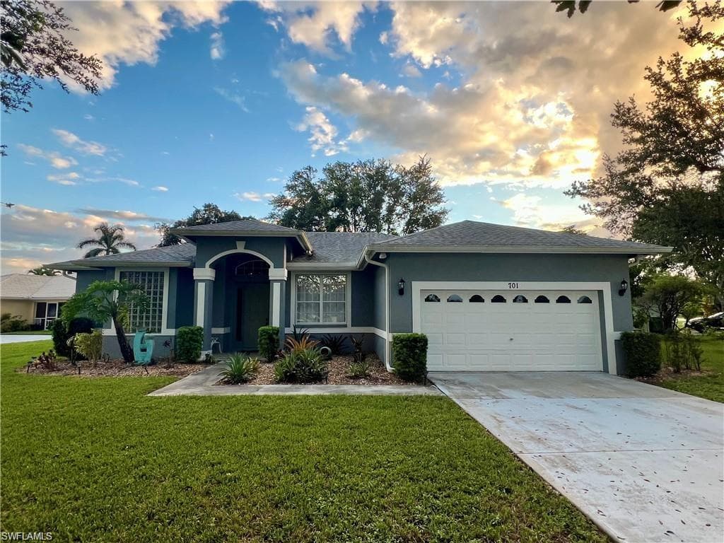 701 Meyer DR NAPLES, FL 34120
