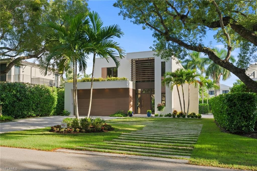 376 1ST AVE N NAPLES, FL 34102