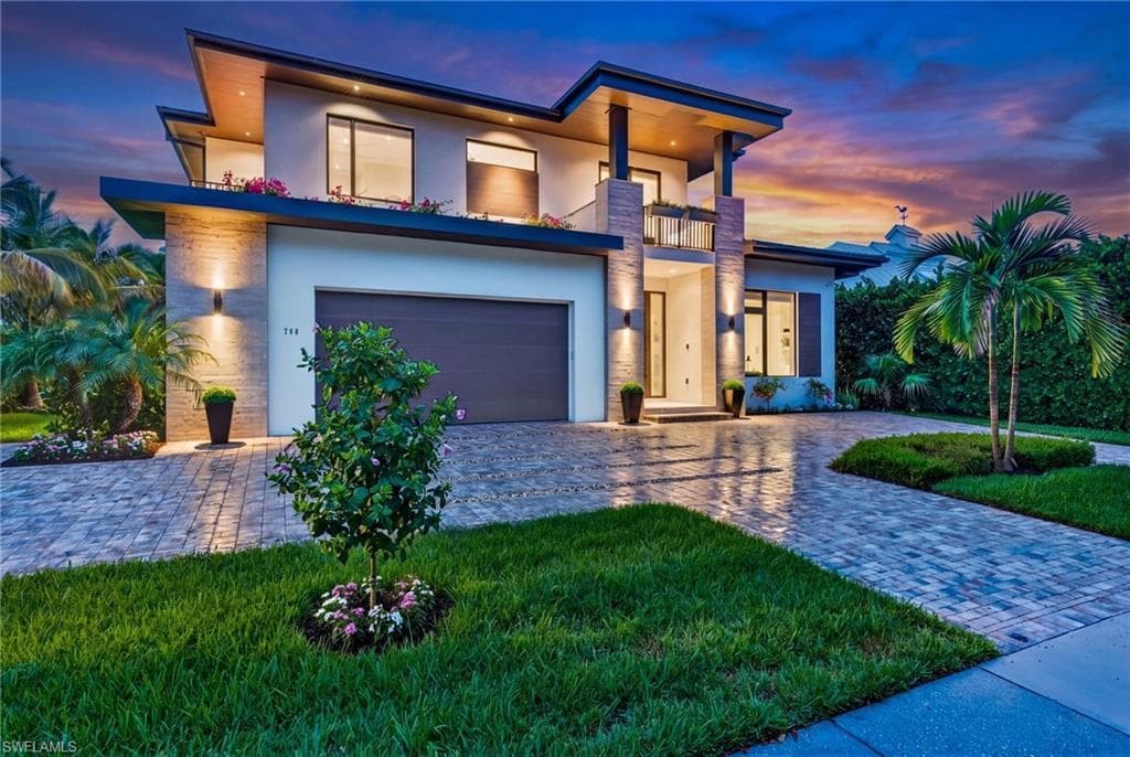 788 7TH AVE N NAPLES, FL 34102