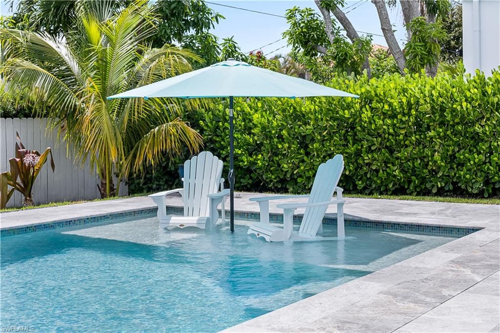 682 95th AVE N NAPLES, FL 34108