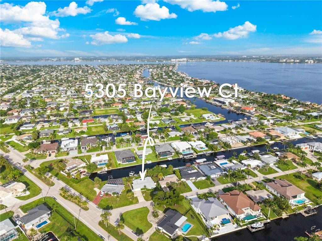 5305 Bayview CT CAPE CORAL, FL 33904