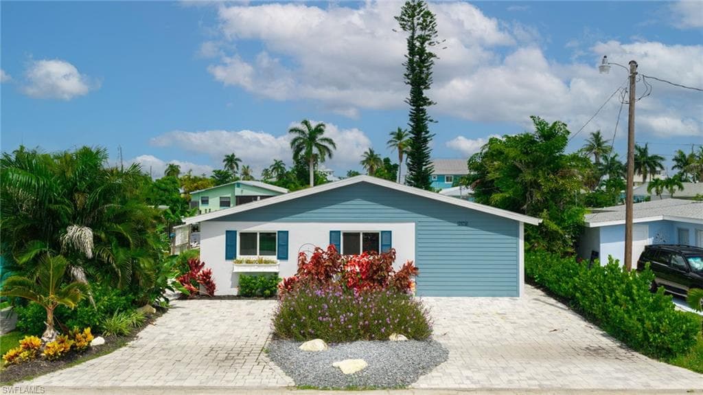 2574 Bayshore DR MATLACHA, FL 33993