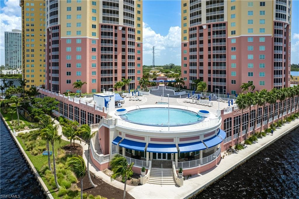 2743 1st ST 105 FORT MYERS, FL 33916