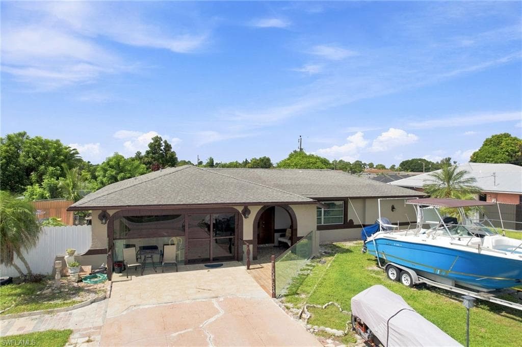 1631 Country Club PKWY LEHIGH ACRES, FL 33936