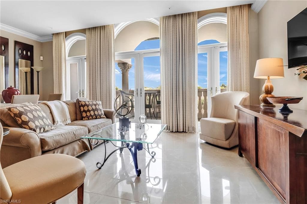900 5th AVE S 302 NAPLES, FL 34102