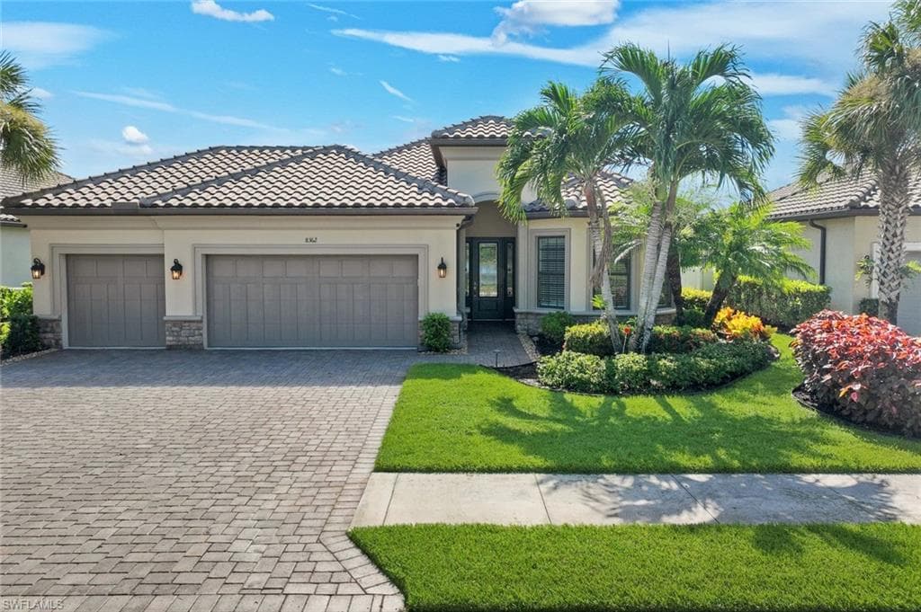 8362 Viale CIR NAPLES, FL 34114
