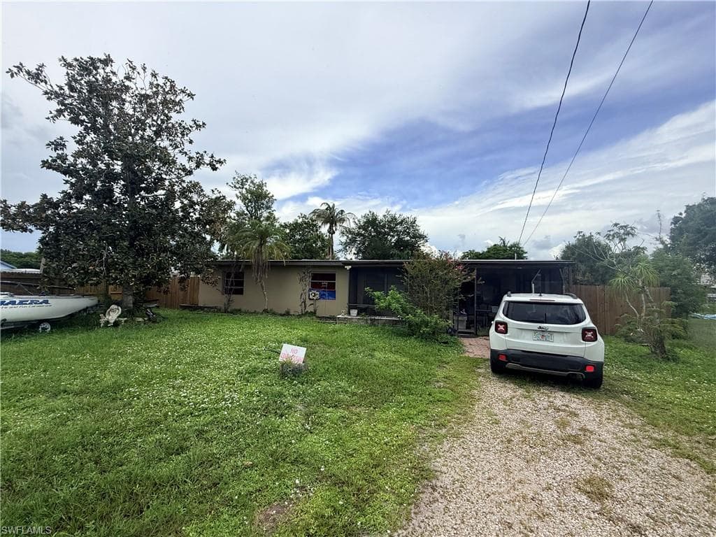 221 Brooks CT NORTH FORT MYERS, FL 33917