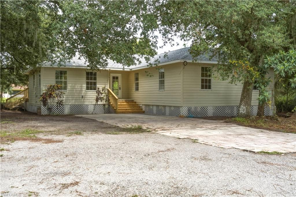 820 Abbott AVE LEHIGH ACRES, FL 33972