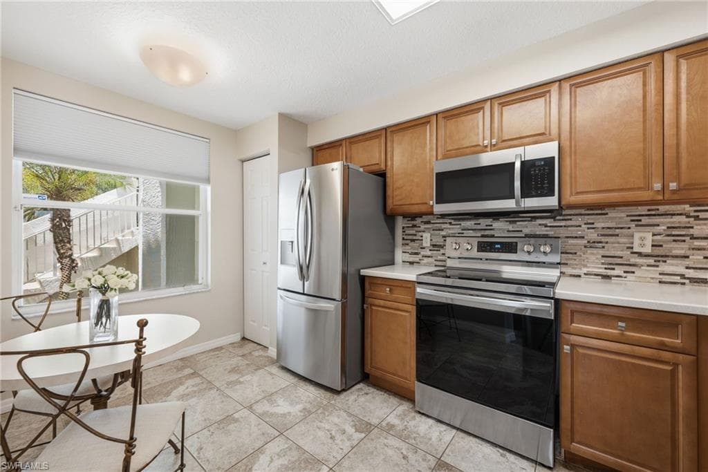 6670 Huntington Lakes CIR 104 NAPLES, FL 34119