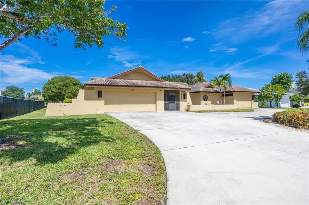 4651 West BLVD NAPLES, FL 34103