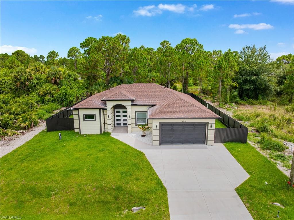 942 Kanuga ST E LEHIGH ACRES, FL 33974