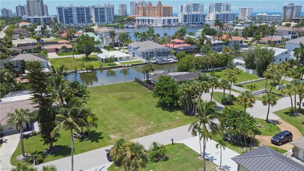 476 Pine AVE NAPLES, FL 34108