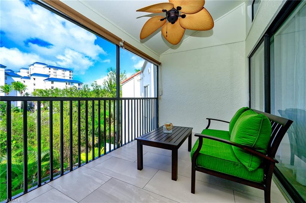 586 Beachwalk CIR O-305 NAPLES, FL 34108