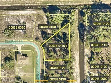 933 Memphis AVE LEHIGH ACRES, FL 33974