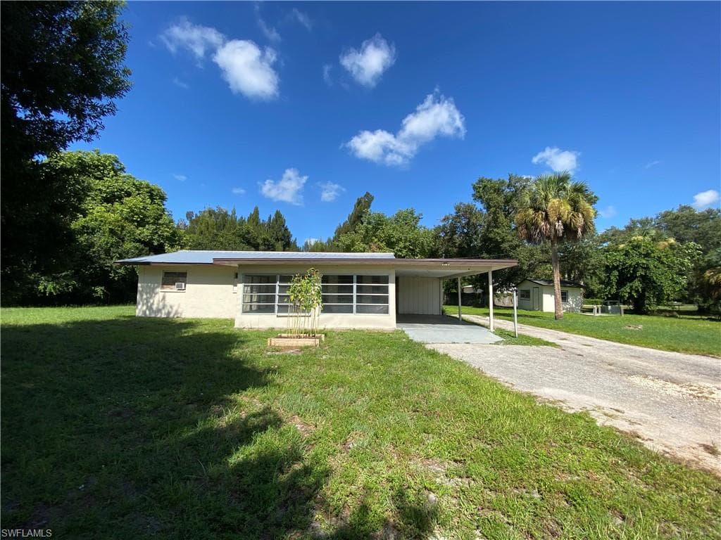7906 Suncoast DR NORTH FORT MYERS, FL 33917