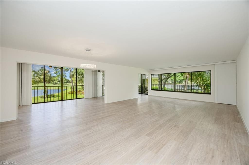 425 Wildwood LN NAPLES, FL 34105