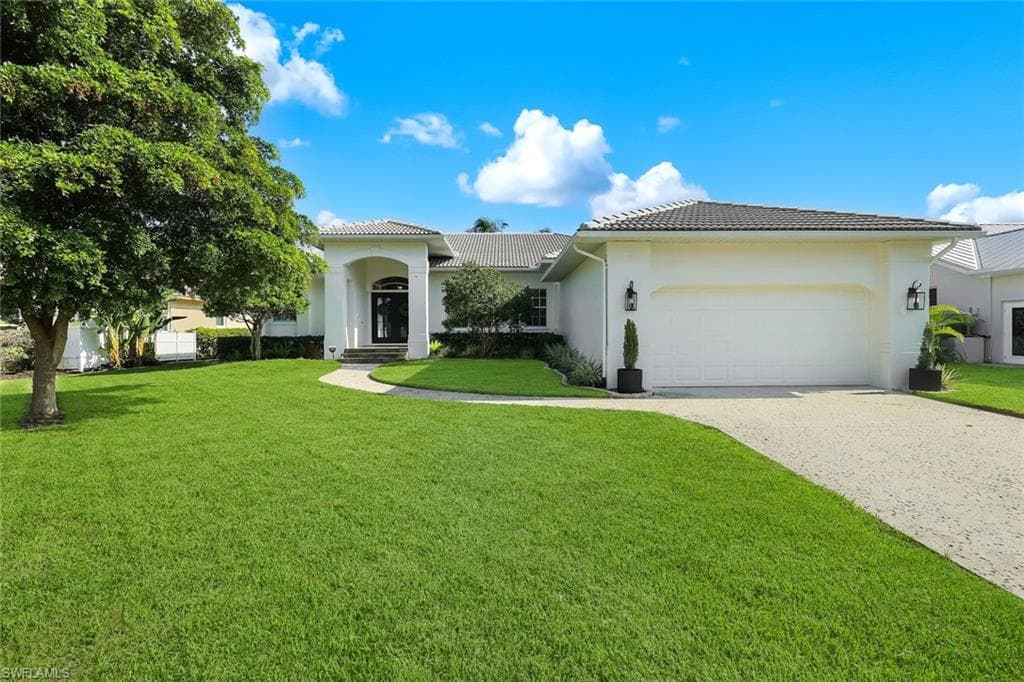 8748 Lake CIR FORT MYERS, FL 33908