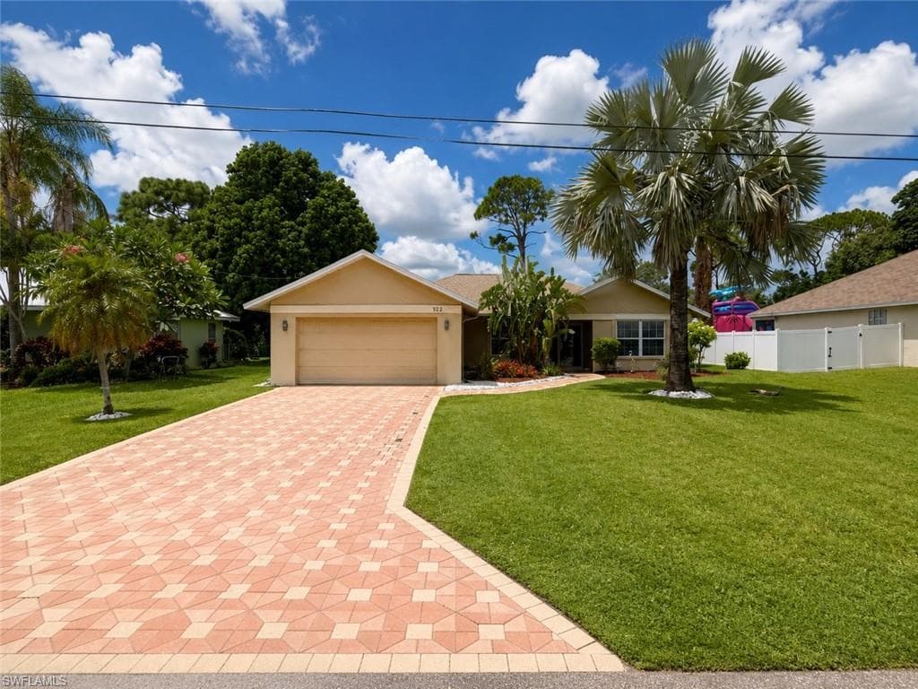 922 SE 1st PL CAPE CORAL, FL 33990