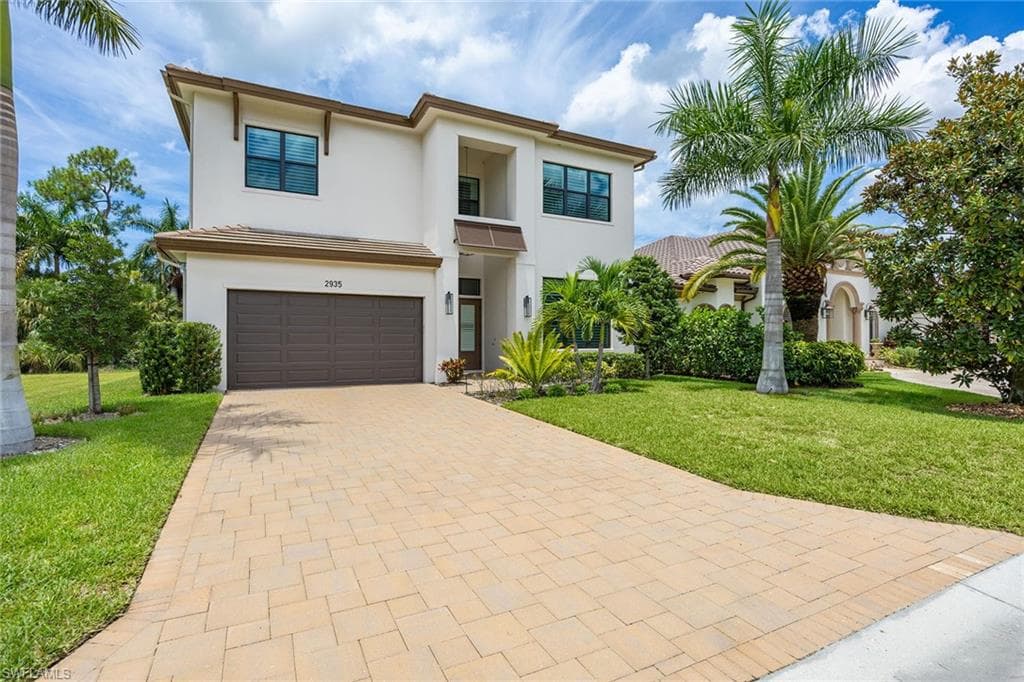 2935 Coco Lakes DR NAPLES, FL 34105