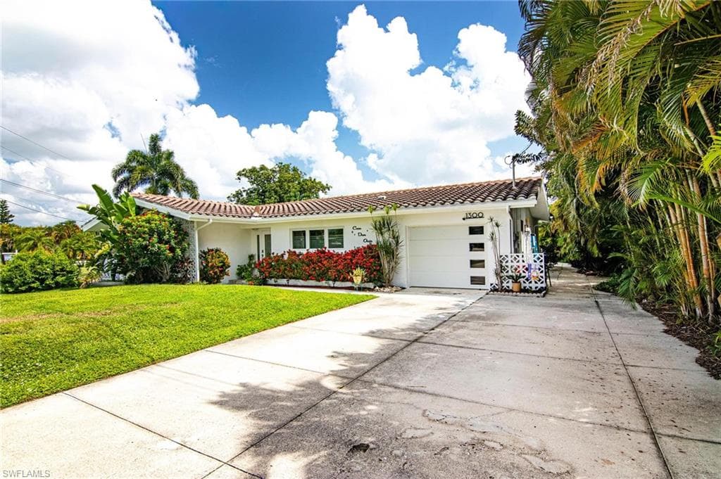 1300 Thompson ST NORTH FORT MYERS, FL 33903
