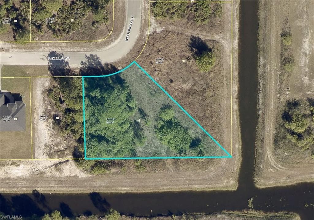1032 Lakeside DR LEHIGH ACRES, FL 33974