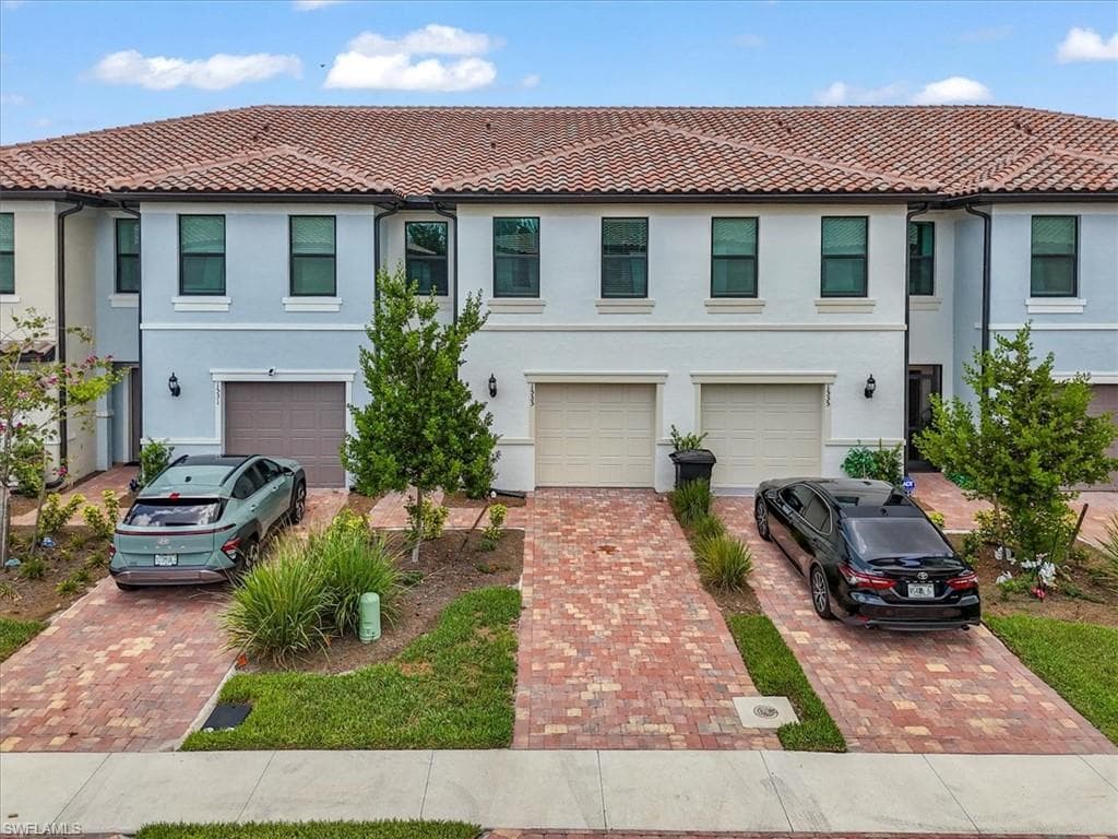1533 Lake Jessup CIR CAPE CORAL, FL 33909