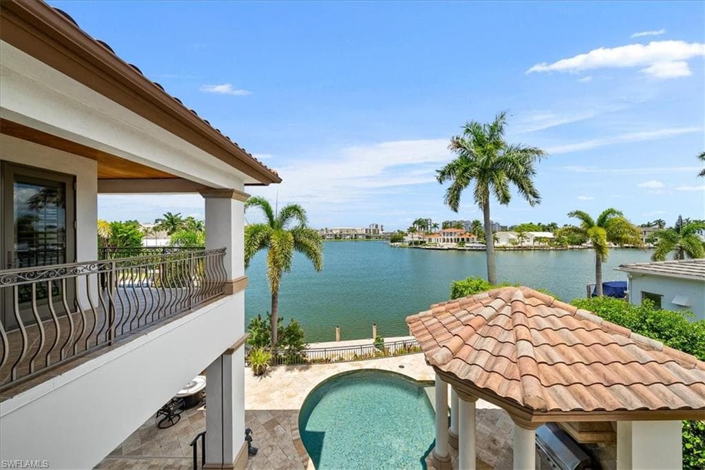3111 Leeward LN NAPLES, FL 34103