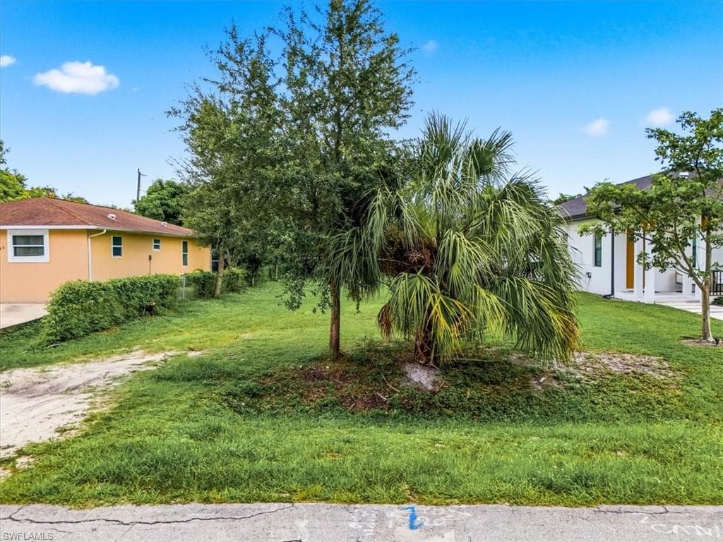 2814 Barrett AVE NAPLES, FL 34112