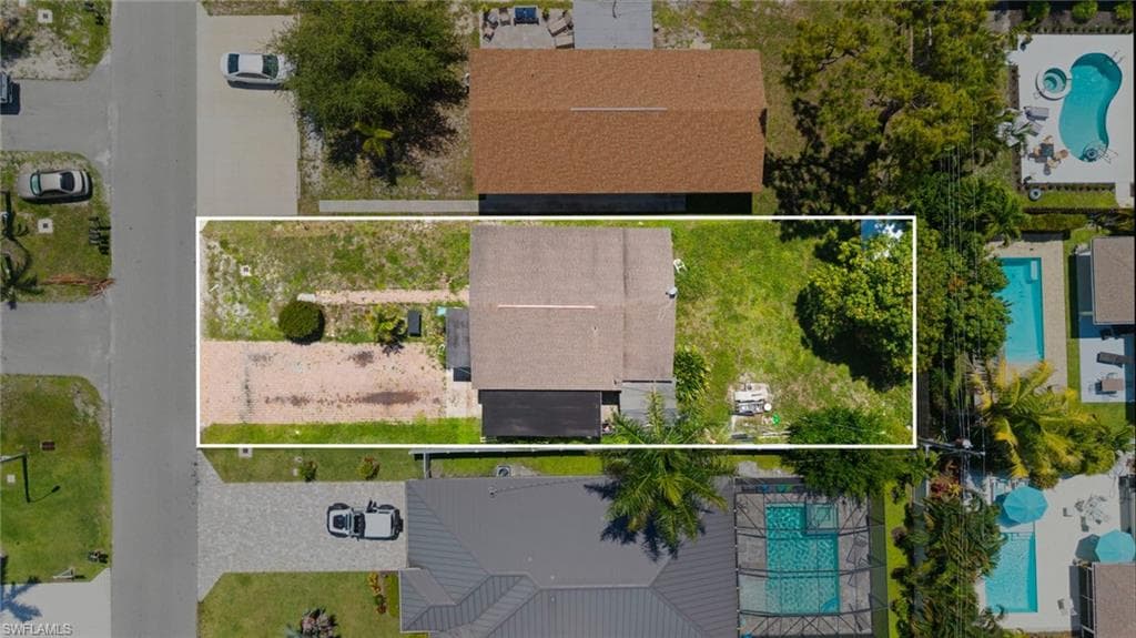 641 105th AVE N NAPLES, FL 34108
