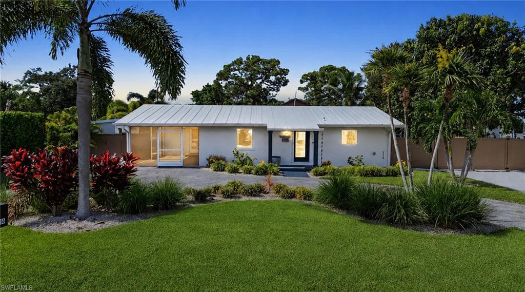 2736 Riverview DR NAPLES, FL 34112