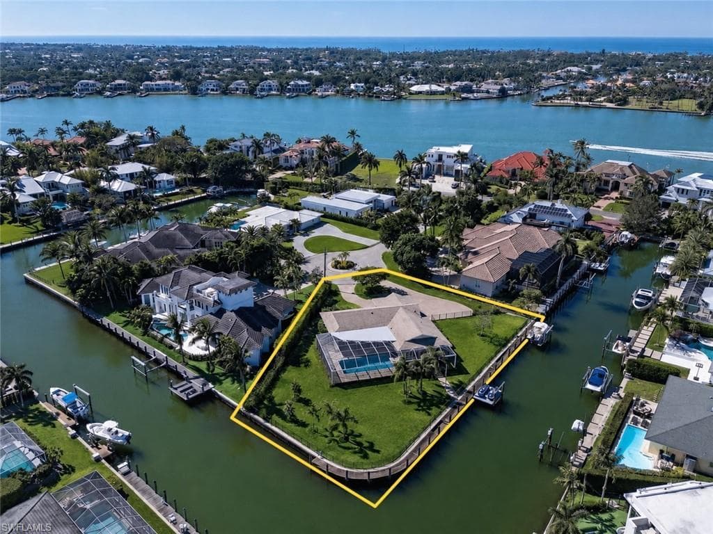 2185 Trout CT NAPLES, FL 34102