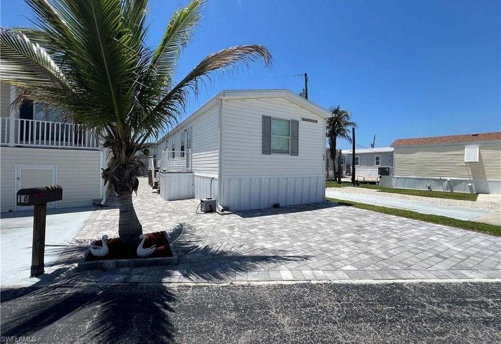 19 Helen LN FORT MYERS BEACH, FL 33931