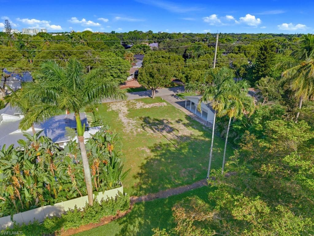 916 13th ST N NAPLES, FL 34102