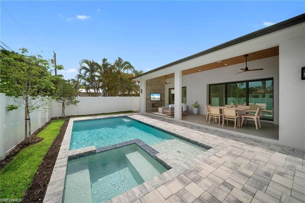 658 93rd AVE N NAPLES, FL 34108