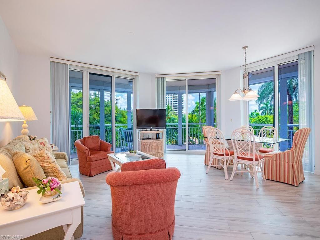4255 Gulf Shore BLVD N 107 NAPLES, FL 34103