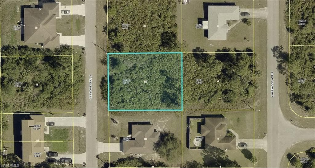 385 Chamonix AVE S LEHIGH ACRES, FL 33974