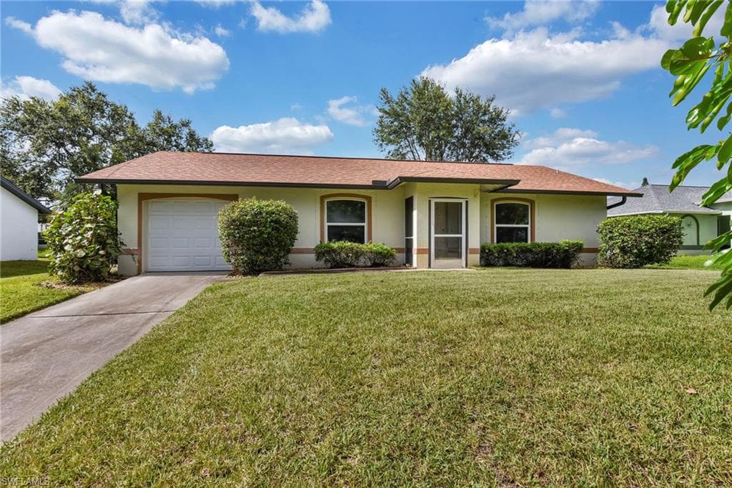 4904 5th ST W LEHIGH ACRES, FL 33971