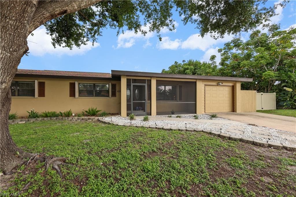 4029 Country Club BLVD CAPE CORAL, FL 33904