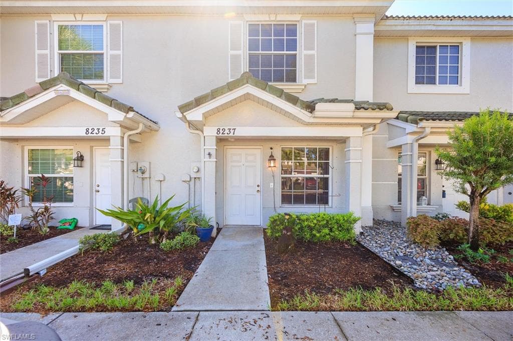 8237 Pacific Beach DR FORT MYERS, FL 33966