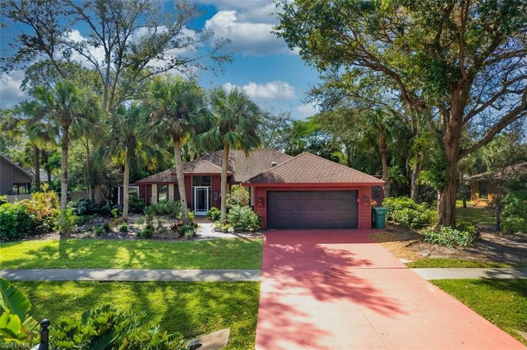 2490 Outrigger LN NAPLES, FL 34104