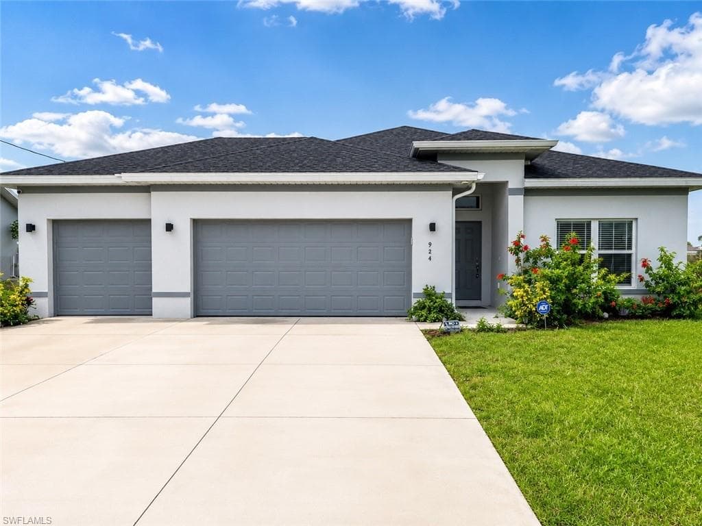 924 NE 11TH TER CAPE CORAL, FL 33993