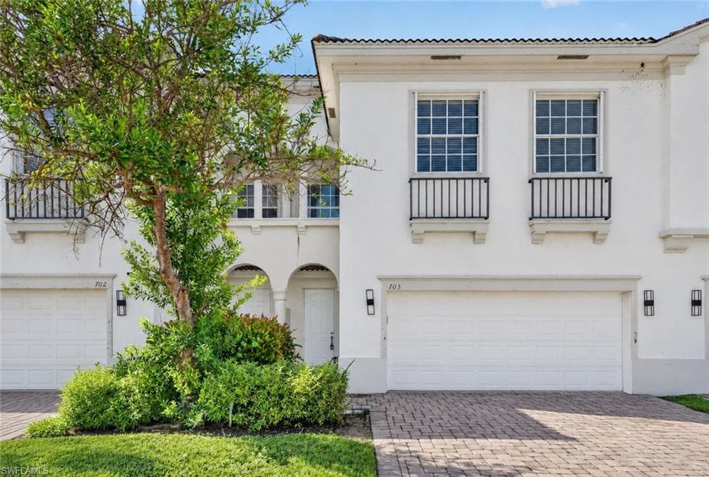 7032 Ambrosia LN S 703 NAPLES, FL 34119