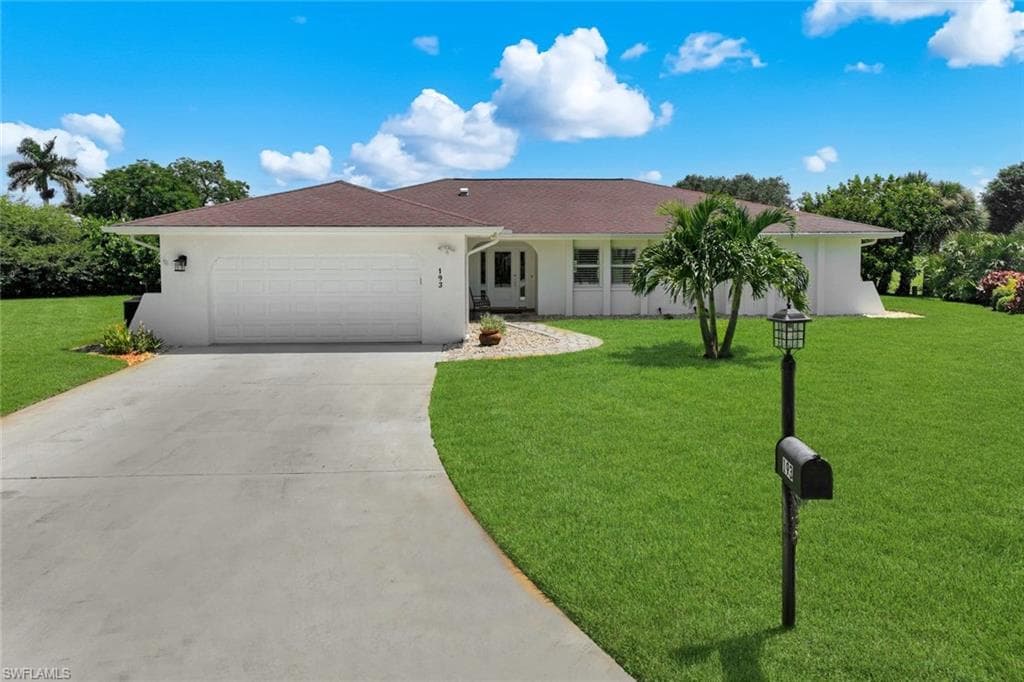 193 Heather Grove LN NAPLES, FL 34113