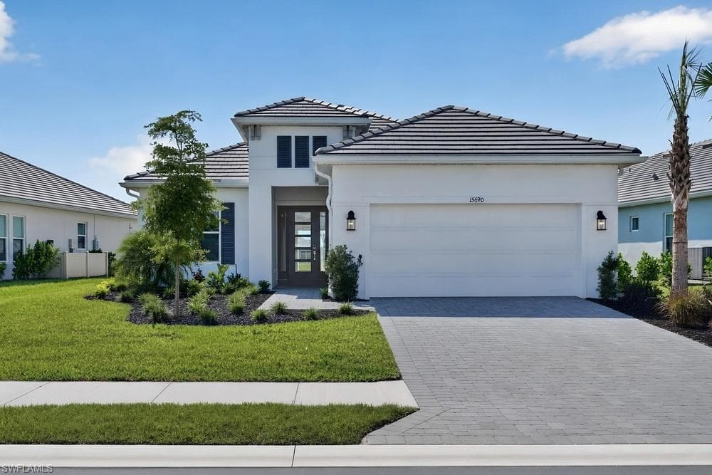 15690 Genova DR NAPLES, FL 34114