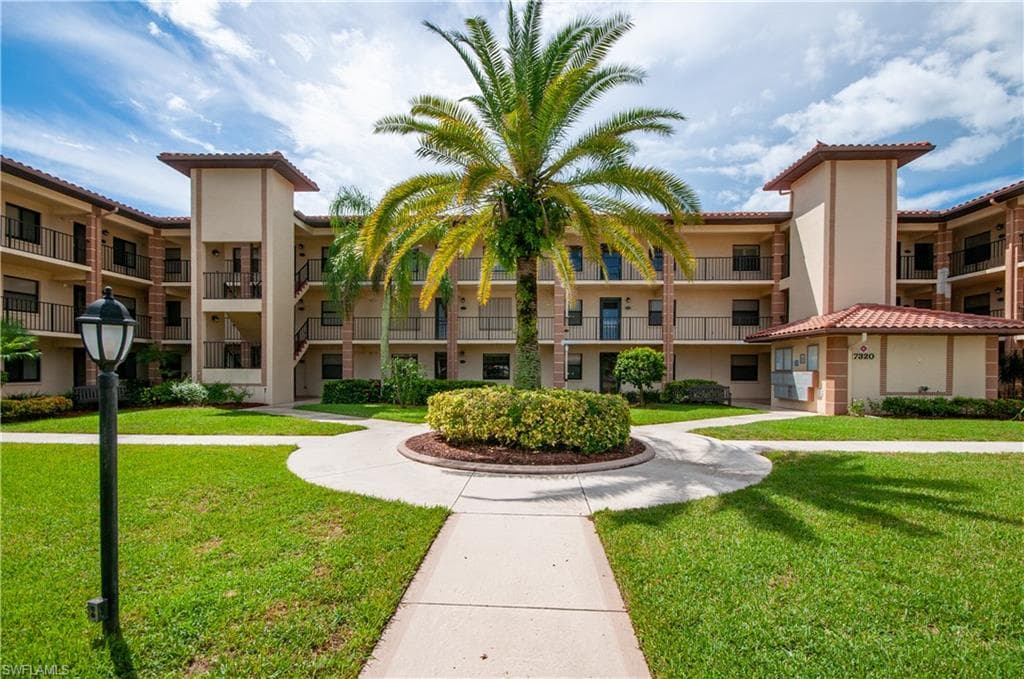 7320 Province WAY 2105 NAPLES, FL 34104