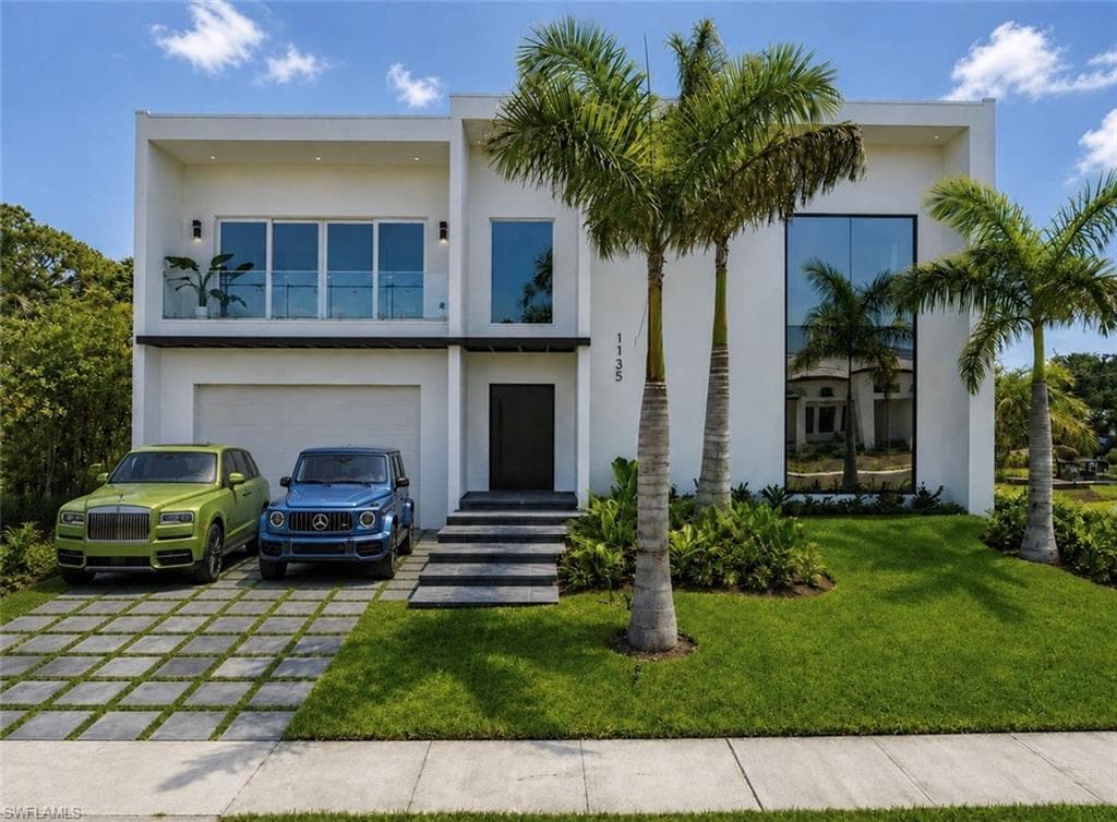 1135 Bluebird AVE MARCO ISLAND, FL 34145