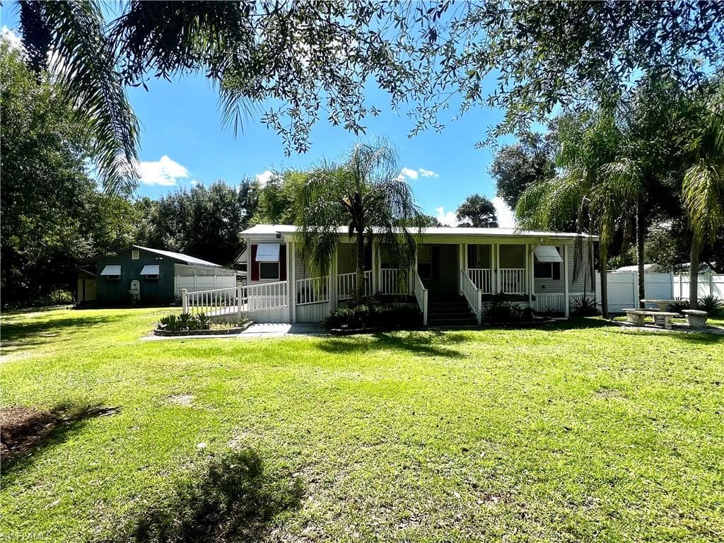 1027 Everglade AVE LABELLE, FL 33935