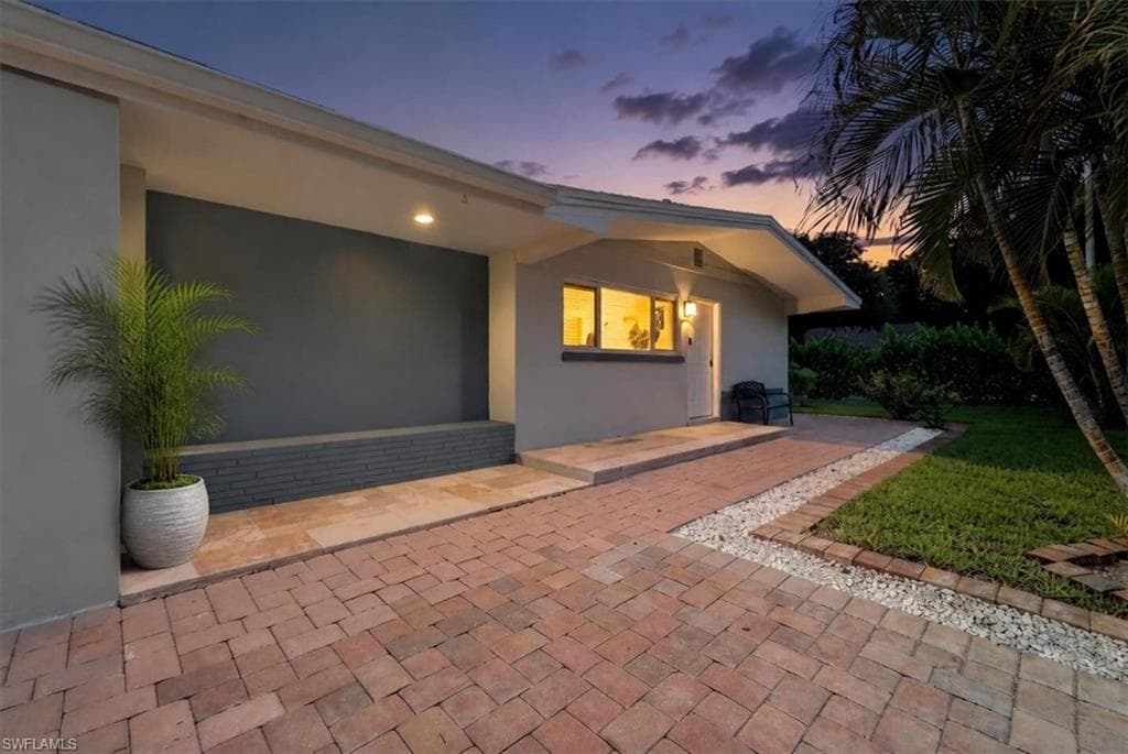 1821 Winkler AVE FORT MYERS, FL 33901