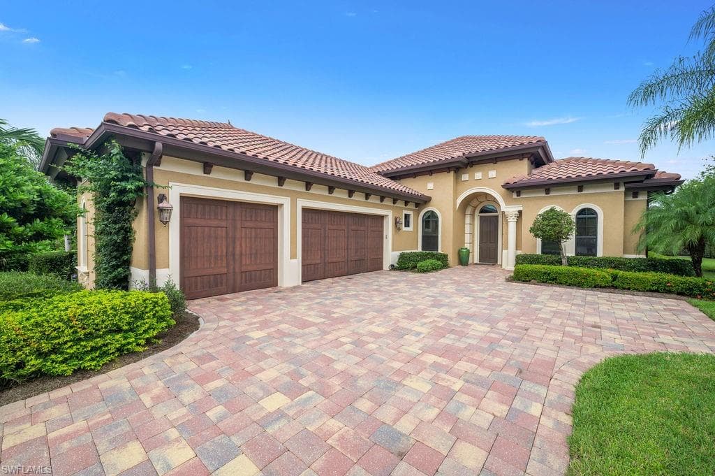 6315 Serano WAY NAPLES, FL 34113